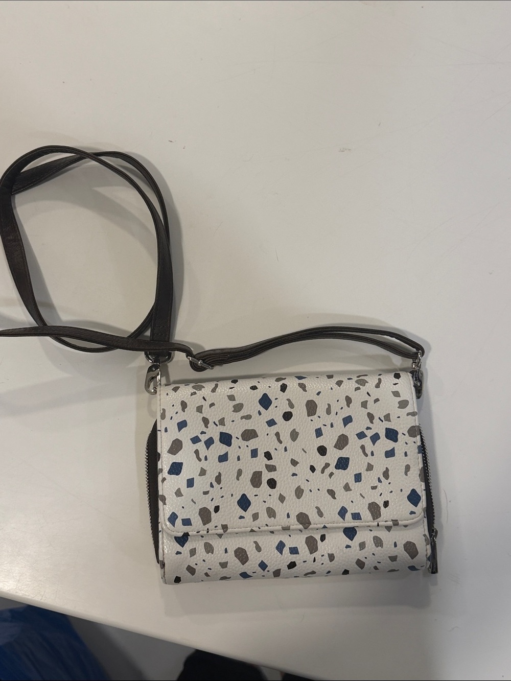 thirty-one White Crossbody Bag with Blue and Gray Speckle Print